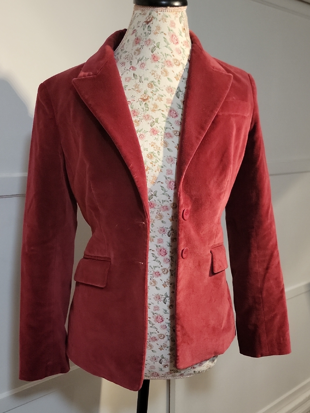 Body Victoria Women's Red Velvet Blazer Jacket Size 4